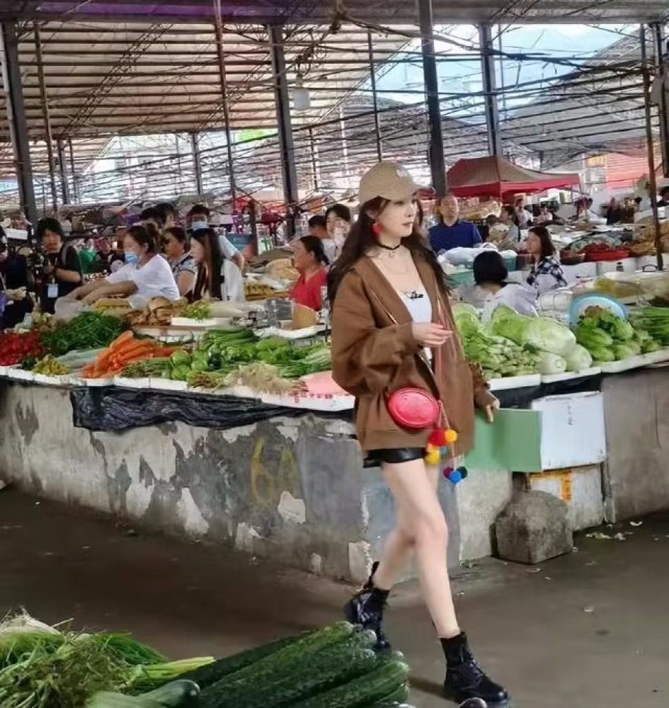 要么“十指不沾春水”,要么摆姿势吹接地气。这些明星太假了